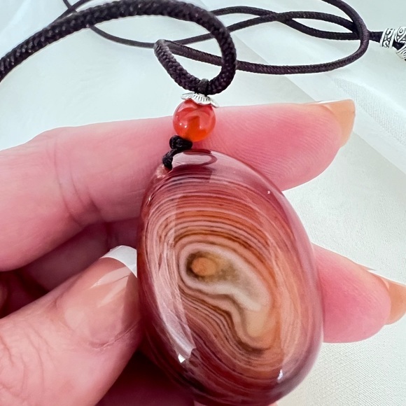 Natural Banded Madagascan Agate Necklace - Picture 4 of 4